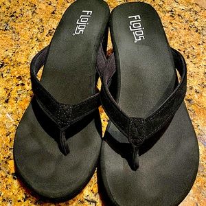 Flojo’s size 8 heeled flip flop